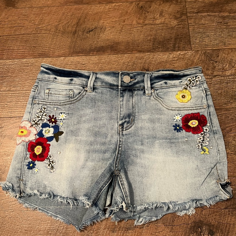 size 13 flower embroidered shorts